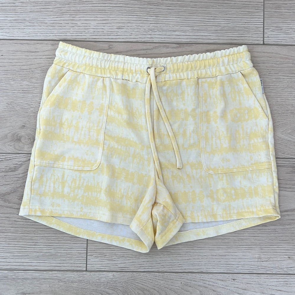 Rae Dunn tie dye shorts yellow m